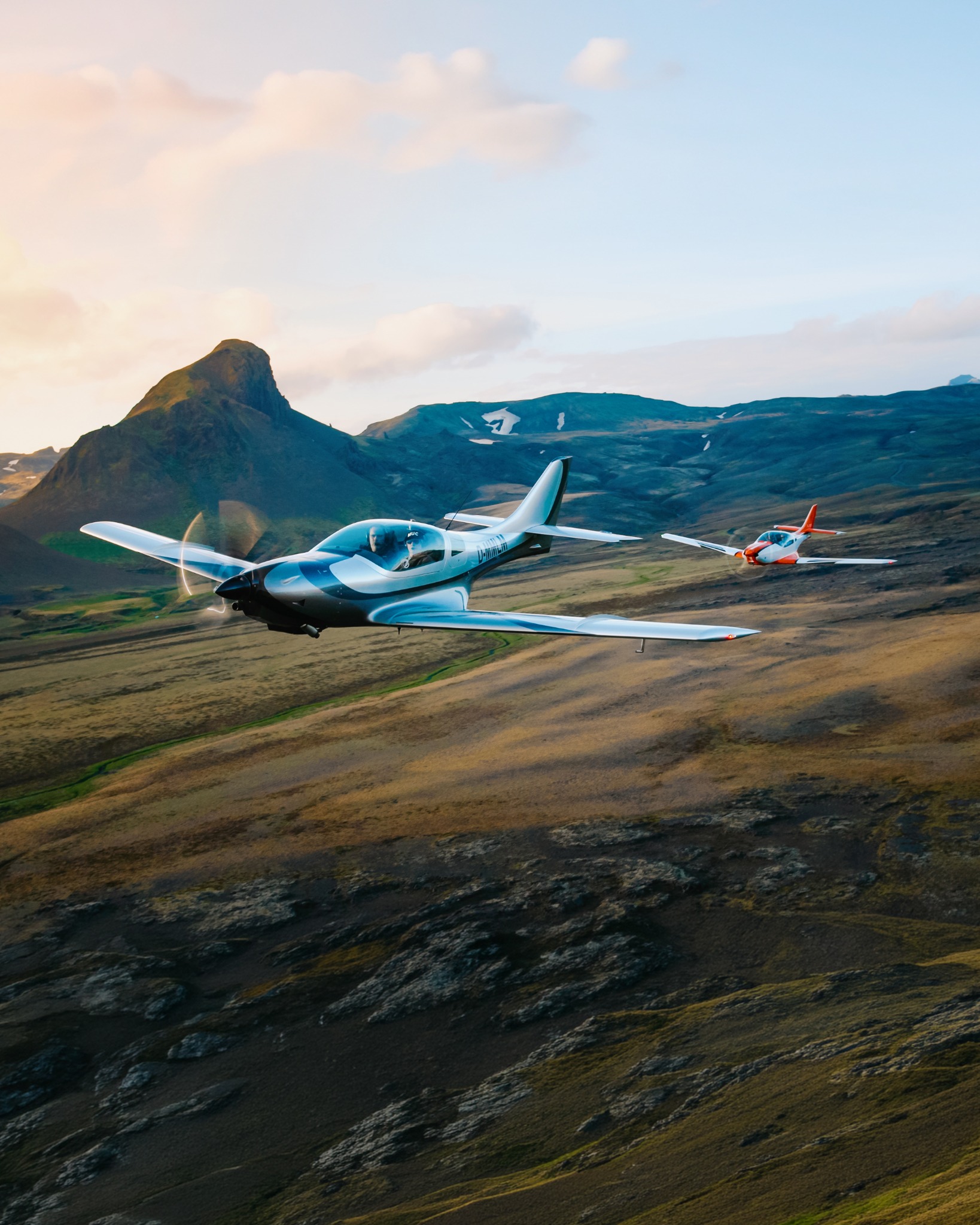 Aircraft formation over Icelandic highlands